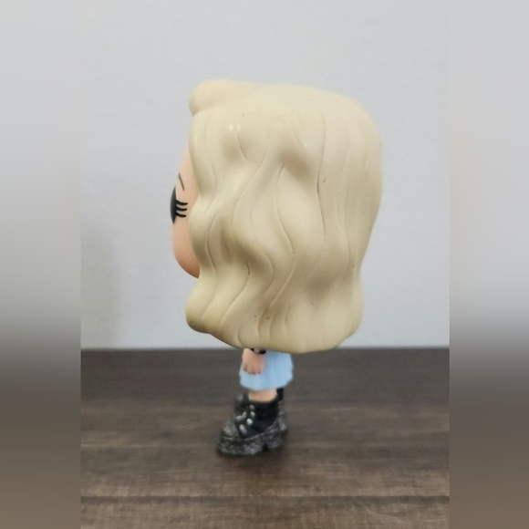 Funko Pop! Movies #261 Miss Peregrines Home: Emma Bloom Vinyl Figure - Picture 2 of 5